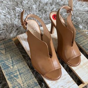 Vince Camuto leather heels NWOT